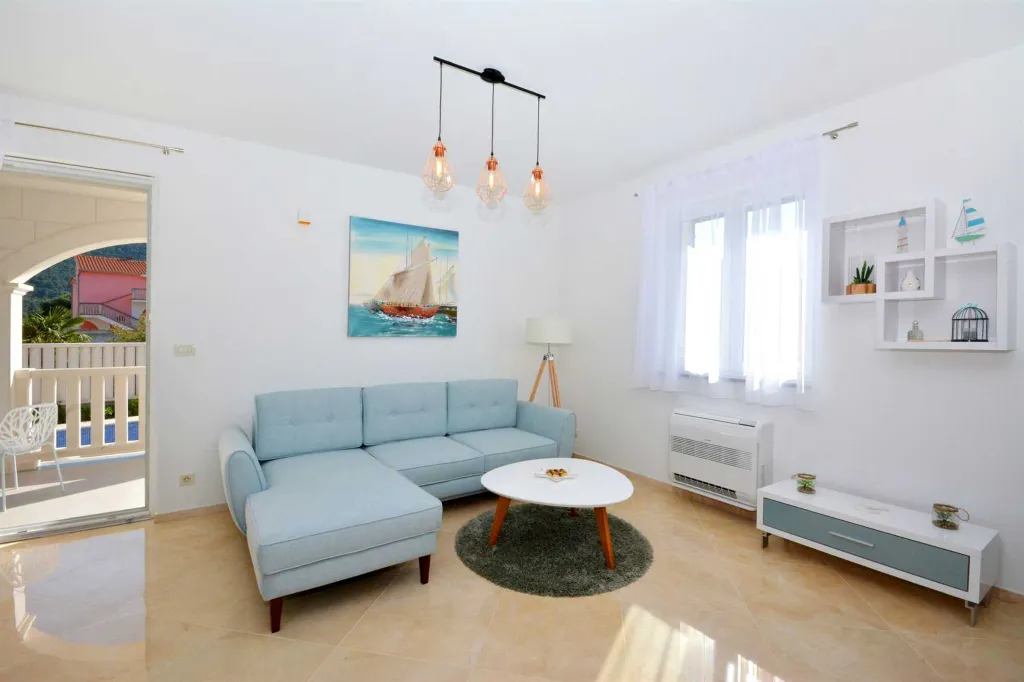 Family Villa with Pool in Grebastica