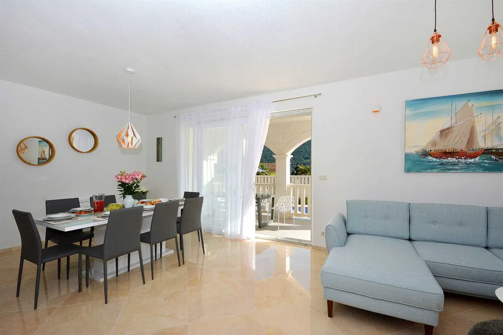 Family Villa with Pool in Grebastica