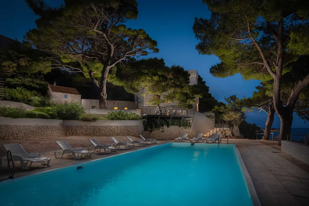 Beachfront Villa Retreat with Jacuzzi in Omiš
