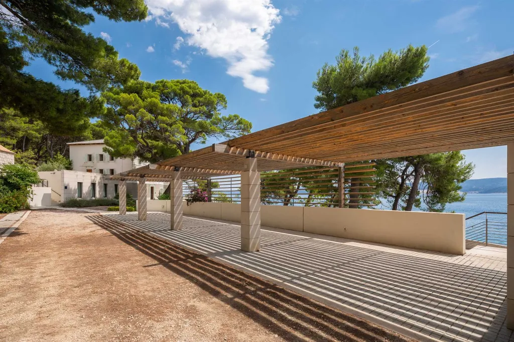 Beachfront Villa Retreat with Jacuzzi in Omiš