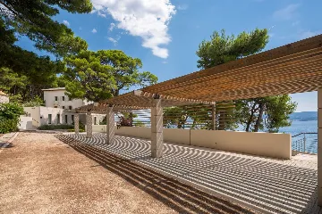 Beachfront Villa Retreat with Jacuzzi in Omiš