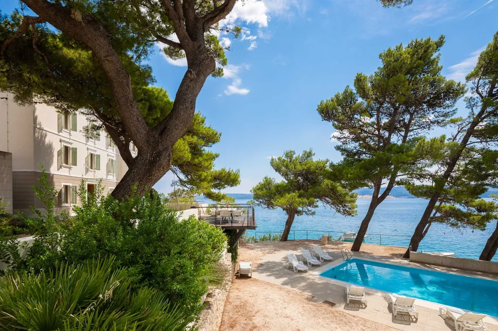 Beachfront Villa Retreat with Jacuzzi in Omiš