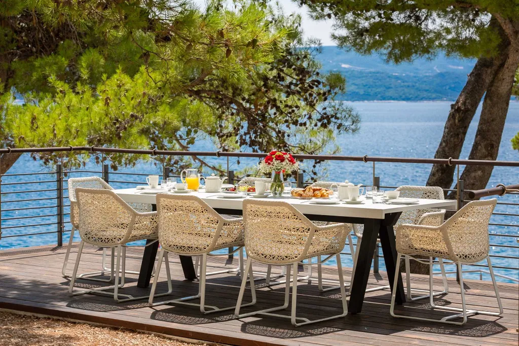 Beachfront Villa Retreat with Jacuzzi in Omiš