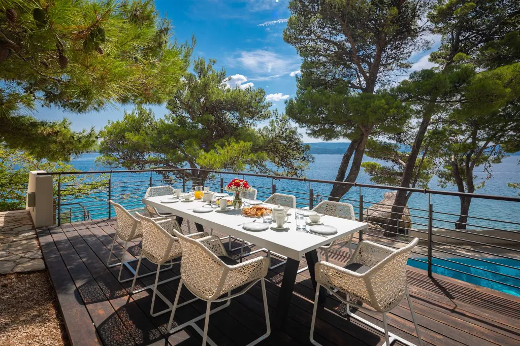 Beachfront Villa Retreat with Jacuzzi in Omiš