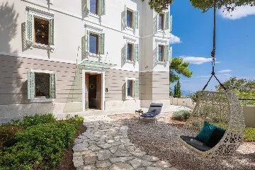 Beachfront Villa Retreat with Jacuzzi in Omiš