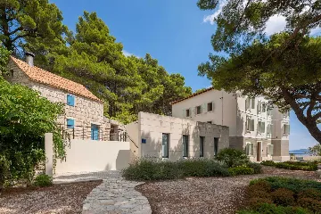 Beachfront Villa Retreat with Jacuzzi in Omiš