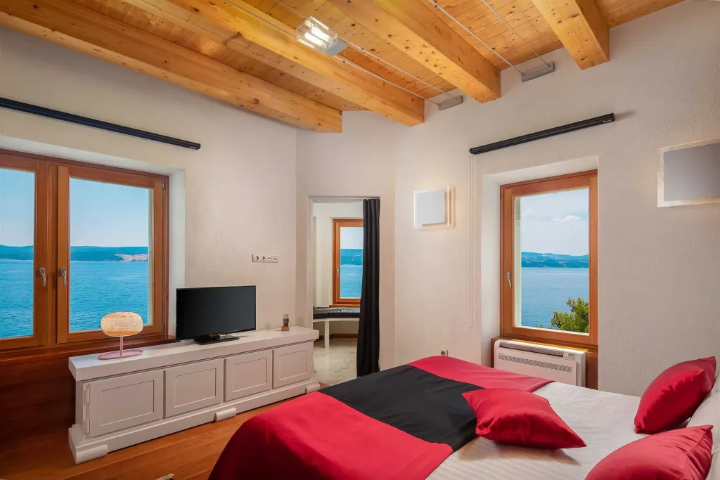 Beachfront Villa Retreat with Jacuzzi in Omiš