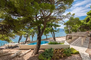 Beachfront Villa Retreat with Jacuzzi in Omiš