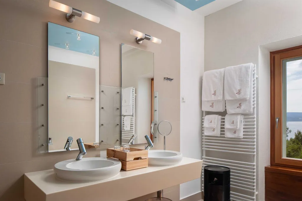 Beachfront Villa Retreat with Jacuzzi in Omiš