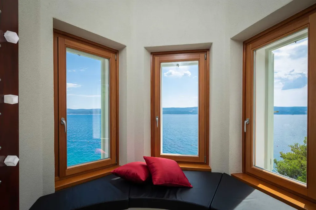Beachfront Villa Retreat with Jacuzzi in Omiš