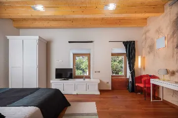 Beachfront Villa Retreat with Jacuzzi in Omiš