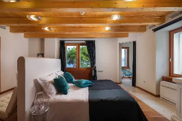 Beachfront Villa Retreat with Jacuzzi in Omiš