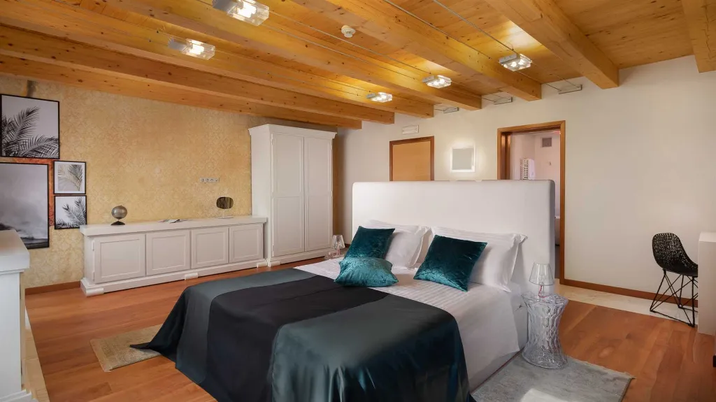 Beachfront Villa Retreat with Jacuzzi in Omiš
