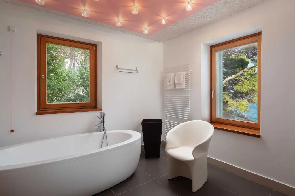 Beachfront Villa Retreat with Jacuzzi in Omiš