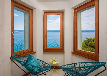 Beachfront Villa Retreat with Jacuzzi in Omiš