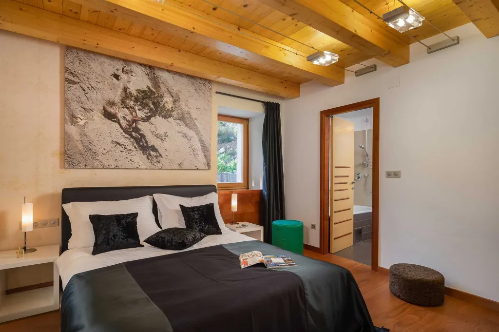 Beachfront Villa Retreat with Jacuzzi in Omiš