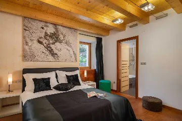 Beachfront Villa Retreat with Jacuzzi in Omiš