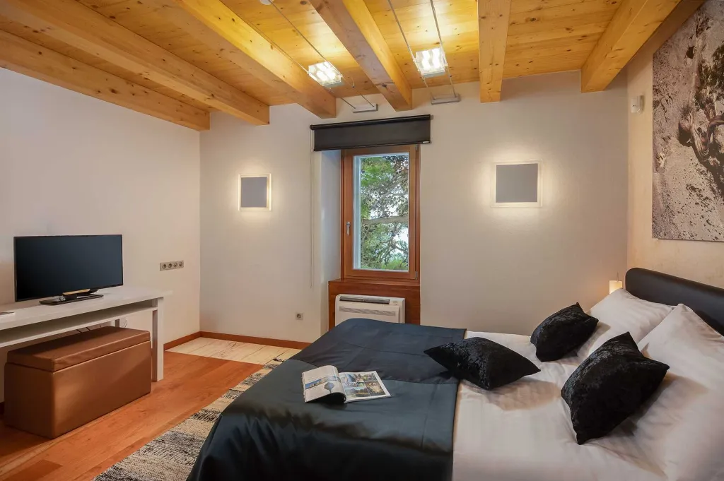 Beachfront Villa Retreat with Jacuzzi in Omiš