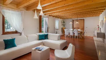 Beachfront Villa Retreat with Jacuzzi in Omiš