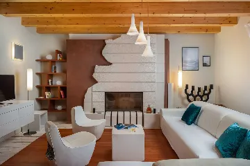 Beachfront Villa Retreat with Jacuzzi in Omiš