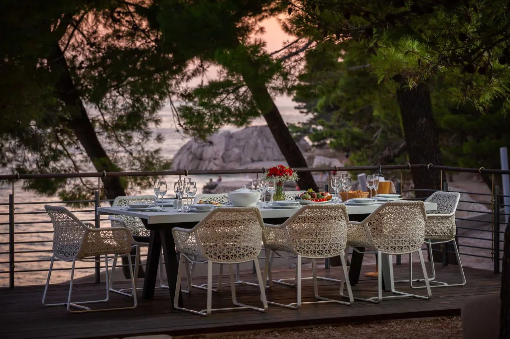 Beachfront Villa Retreat with Jacuzzi in Omiš