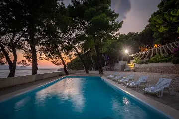 Beachfront Villa Retreat with Jacuzzi in Omiš