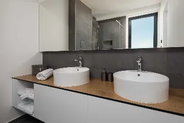 Elegant Seaview Villa with Pool in Okrug Gornji