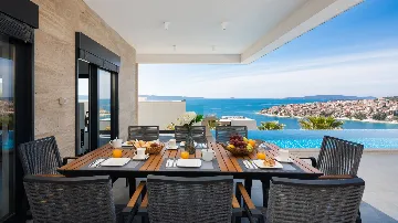 Contemporary Seaside Villa with Pool – Okrug Gornji