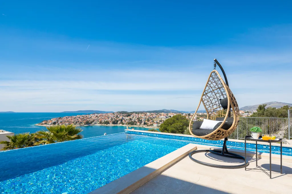 Contemporary Seaside Villa with Pool – Okrug Gornji