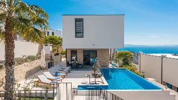 Contemporary Seaside Villa with Pool – Okrug Gornji