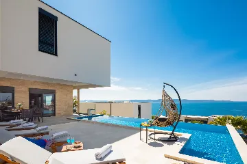 Contemporary Seaside Villa with Pool – Okrug Gornji