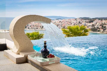 Contemporary Seaside Villa with Pool – Okrug Gornji