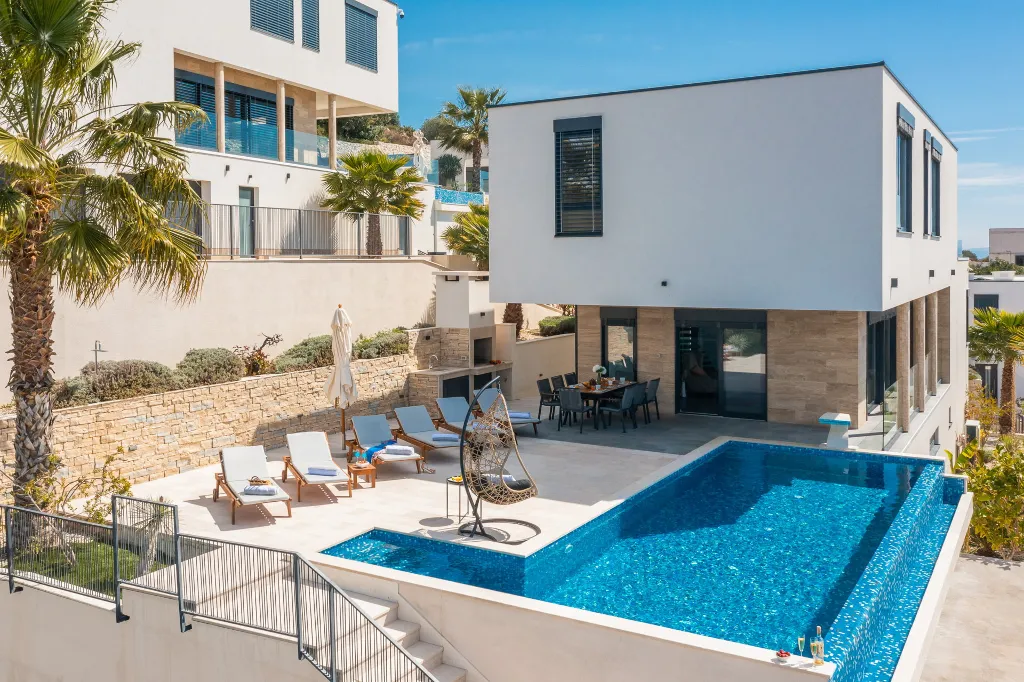 Contemporary Seaside Villa with Pool – Okrug Gornji
