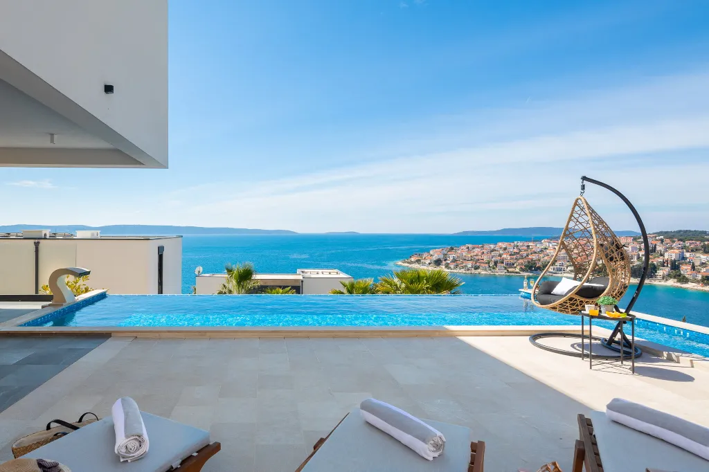 Contemporary Seaside Villa with Pool – Okrug Gornji