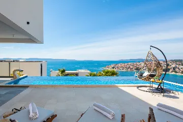 Contemporary Seaside Villa with Pool – Okrug Gornji