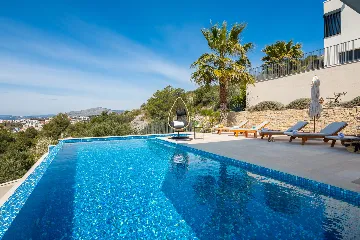 Contemporary Seaside Villa with Pool – Okrug Gornji