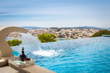 Contemporary Seaside Villa with Pool – Okrug Gornji