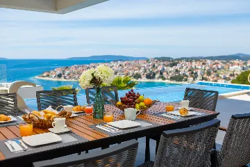 Contemporary Seaside Villa with Pool – Okrug Gornji