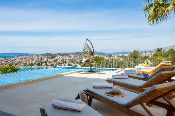 Contemporary Seaside Villa with Pool – Okrug Gornji