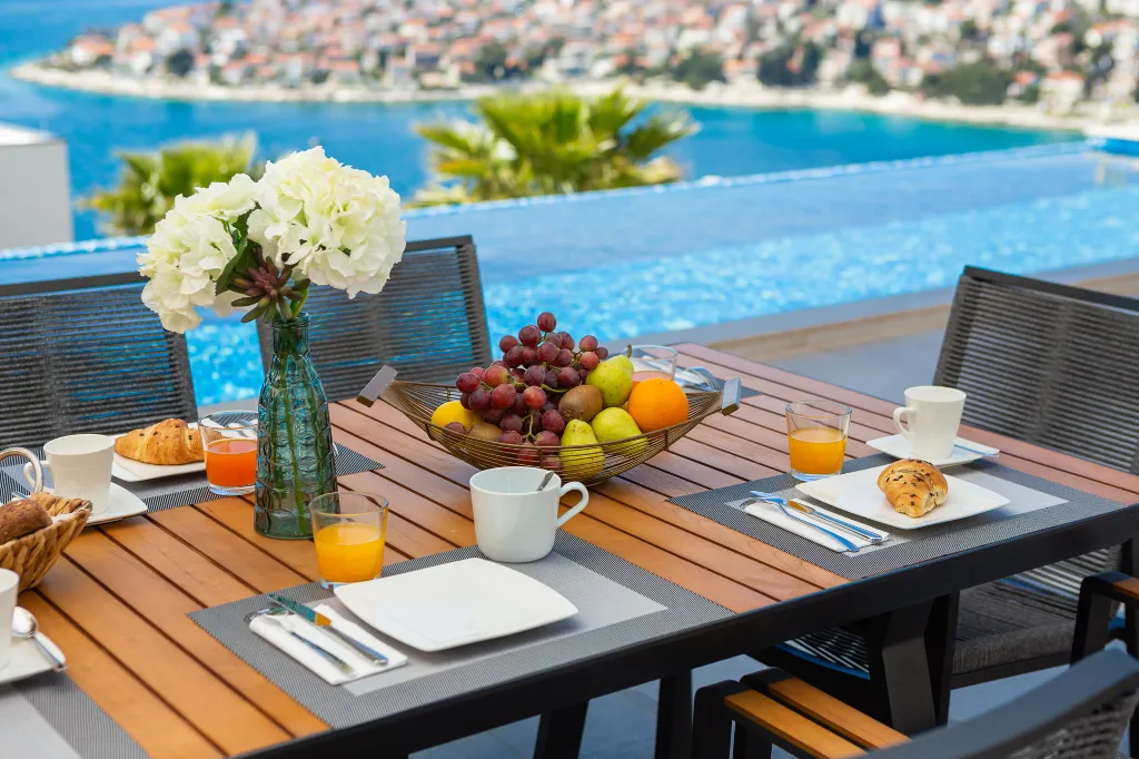 Contemporary Seaside Villa with Pool – Okrug Gornji