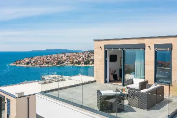 Contemporary Seaside Villa with Pool – Okrug Gornji