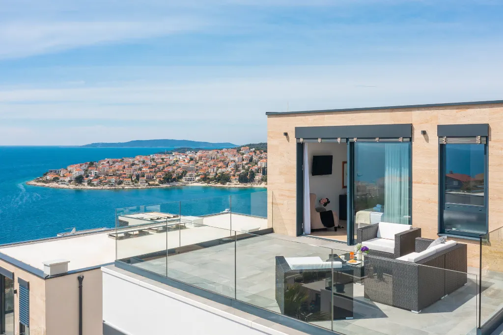 Contemporary Seaside Villa with Pool – Okrug Gornji