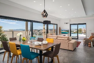 Contemporary Seaside Villa with Pool – Okrug Gornji