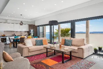 Contemporary Seaside Villa with Pool – Okrug Gornji