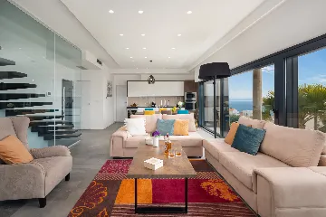 Contemporary Seaside Villa with Pool – Okrug Gornji