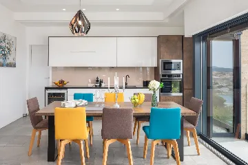 Contemporary Seaside Villa with Pool – Okrug Gornji