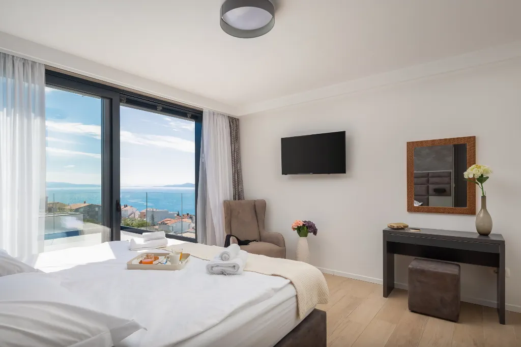Contemporary Seaside Villa with Pool – Okrug Gornji