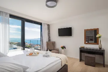 Contemporary Seaside Villa with Pool – Okrug Gornji