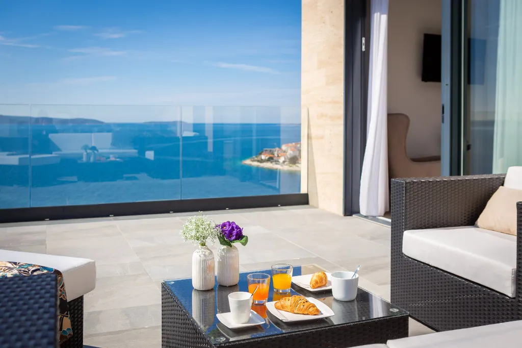 Contemporary Seaside Villa with Pool – Okrug Gornji