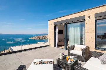 Contemporary Seaside Villa with Pool – Okrug Gornji